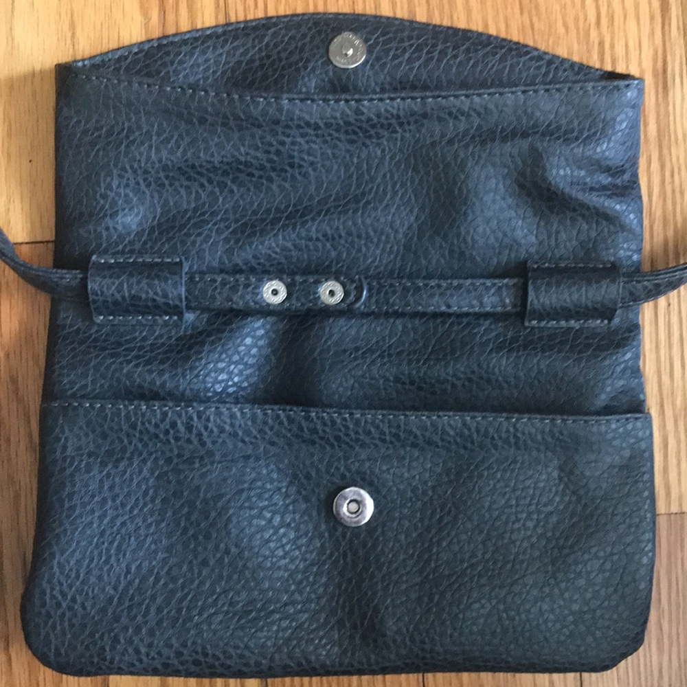 Signature Weekend Purse - Picture 7 of 9